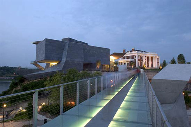 Hunter Museum in Chattanooga at dusk